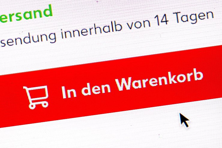Äußerst beliebt: Einkauf per Mausklick (Symbolbild) - © Sina Schuldt/dpa