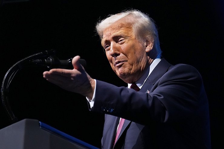 Trump und die Republikaner suchen nach den Wahlsiegen der Demokraten in mehreren Bundesstaaten nach Antworten. - © Jacquelyn Martin/AP/dpa