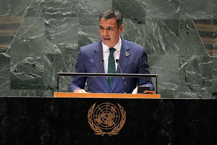 Die von Ministerpräsident Pedro Sánchez angeführte Koalition gerät unter Druck. (Foto Archiv) - © Pamela Smith/AP/dpa