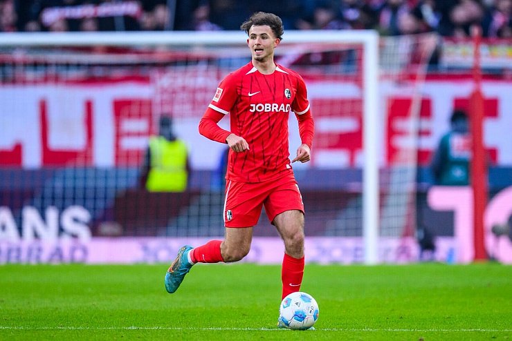 Max Rosenfelder wird wohl Matthias Ginter vertreten. - © Tom Weller/dpa