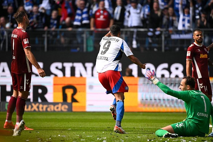 Robert Glatzel feierte mit dem Hamburger SV einen Kantersieg. - © Gregor Fischer/dpa