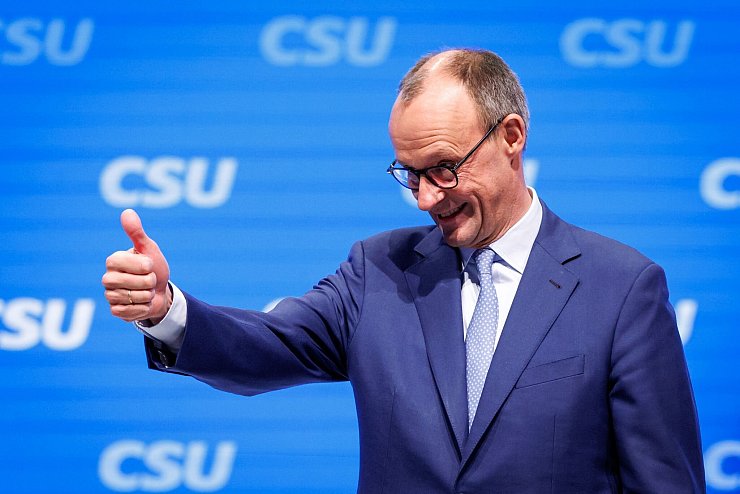 Kanzlerkandidat Merz will als Kanzler «Präsenzpflicht» bei europäischen Beratungen verordnen. - © Daniel Karmann/dpa