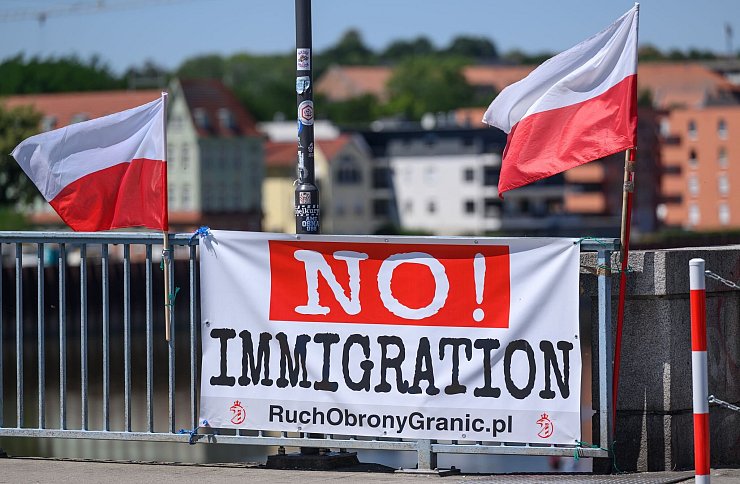 Polnische Rechtsradikale haben Bürgerwehren formiert, die an der Grenze nach Migranten suchen. (Archivbild) - © Patrick Pleul/dpa