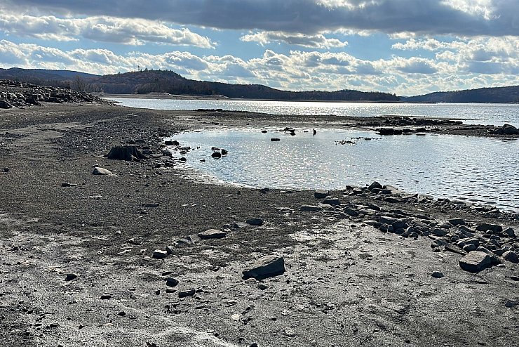 Die Wasserstände an der US-Ostküste sind niedrig - © Ted Shaffrey/AP/dpa
