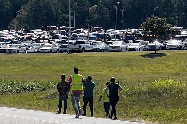 An einer Schule im US-Bundesstaat Georgia fallen tödliche Schüsse. - © Erin Clark/AP/dpa
