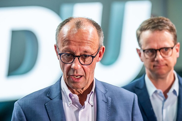 Parteichef Friedrich Merz hat die Kabinettsliste der CDU vorgelegt. (Archivbild) - © Michael Kappeler/dpa