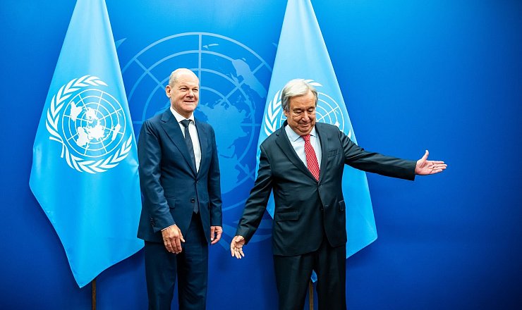 Scholz und Guterres sind beim UN-Zukunftsgipfel zwei der Hauptakteure. - © Michael Kappeler/dpa