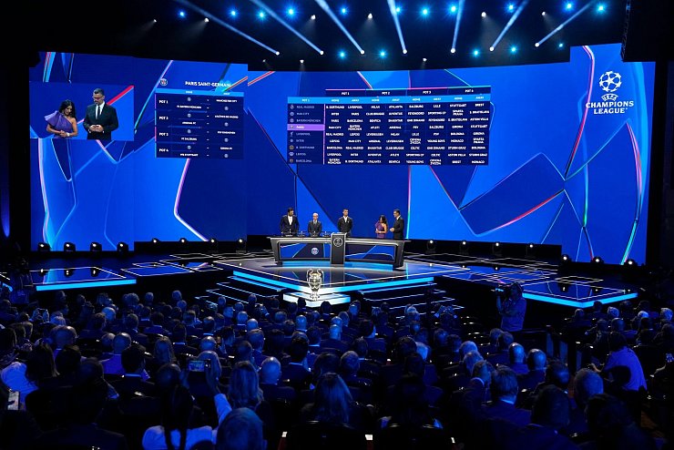 Insgesamt wird es vier Lostöpfe mit jeweils neun Mannschaften geben. (Archivbild) - © Gregorio Borgia/AP