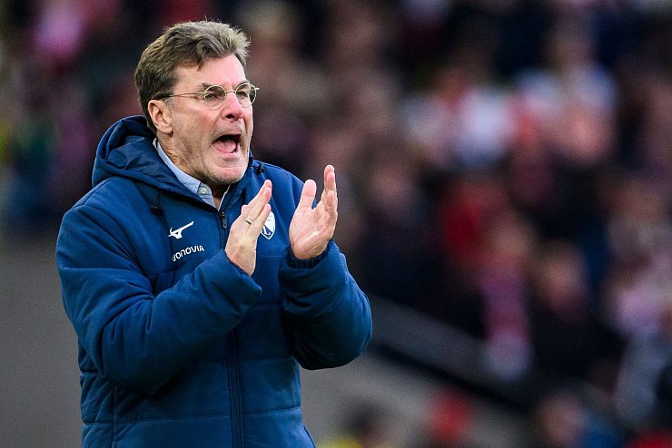 Dieter Hecking soll den VfL Bochum vor dem Abstieg aus der Bundesliga bewahren. - © Tom Weller/dpa