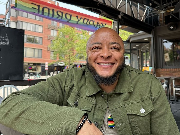 Elijah Nicholas organisiert den Nationalen Marsch zur Sichtbarkeit von Transpersonen mit, der am letzten Tag der Worldpride stattfindet. - © Franziska Spiecker/dpa
