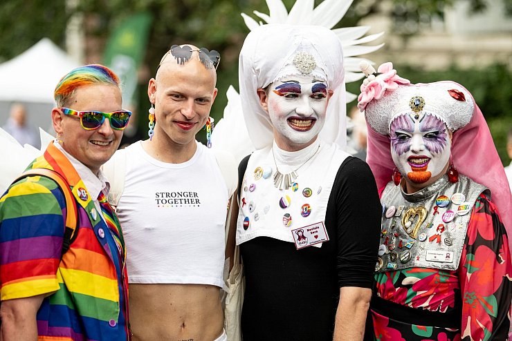 Der Berliner CSD ist eine der größten LGBTIQ-Veranstaltungen in Europa. - © Fabian Sommer/dpa