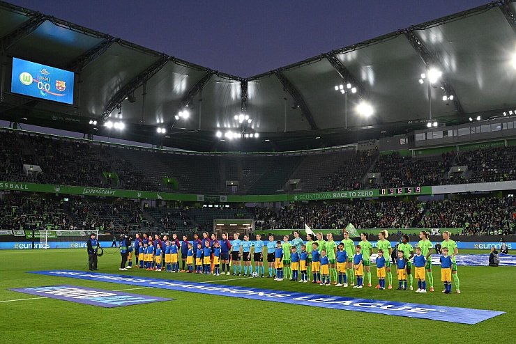 Champions League in der Volkswagen Arena: Die Frauen des VfL Wolfsburg vor dem Viertelfinal-Hinspiel gegen den FC Barcelona. - © Swen Pförtner/dpa