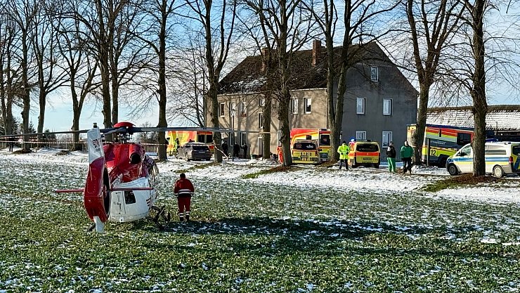 Großeinsatz von Polizei und Rettungskräften nach einem Gewaltverbrechen in Casekow im Nordosten Brandenburgs. - © Oliver Voigt/Märkische Oderzeitung/dpa