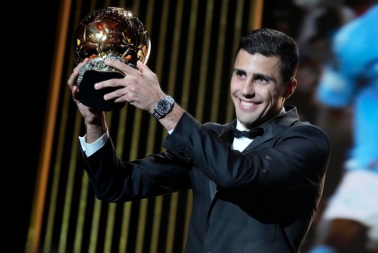 Der Spanier Rodri gewann in diesem Jahr den Ballon d\\\'Or. - © Michel Euler/AP/dpa