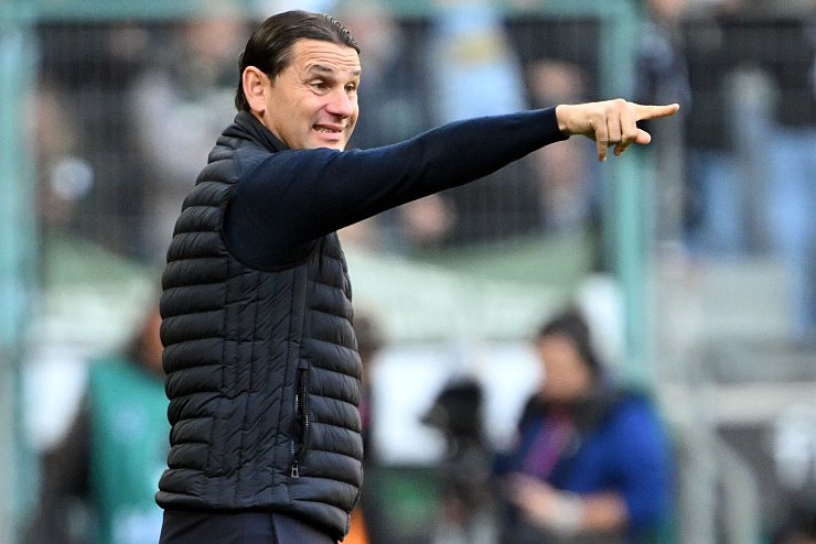 Seit langem wieder ein Heimsieg für Trainer Gerardo Seoane und sein Team - © Federico Gambarini/dpa
