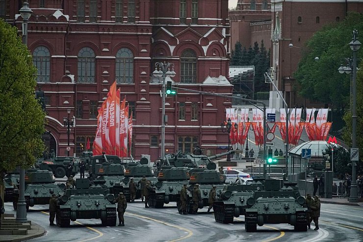 Mit einer großen Militärparade begeht Russland den 80. Jahrestag des Sieges im Zweiten Weltkrieg. - © Pavel Bednyakov/AP/dpa