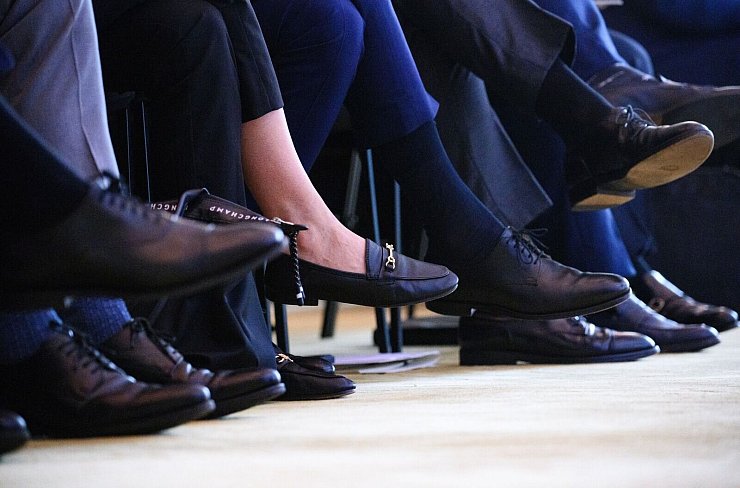 Der Frauenanteil in den Aufsichtsräten deutscher Börsenunternehmen ist laut Fidar zuletzt auf 37 Prozent leicht gesunken. (Symbolbild) - © Bernd von Jutrczenka/dpa
