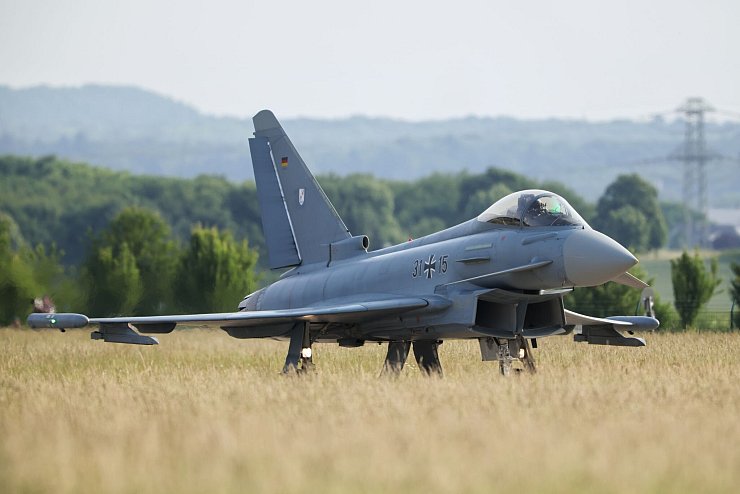 Deutschland verstärkt seine Beteiligung am Schutz der Nato-Ostgrenze. (Archivbild) - © Christoph Reichwein/dpa