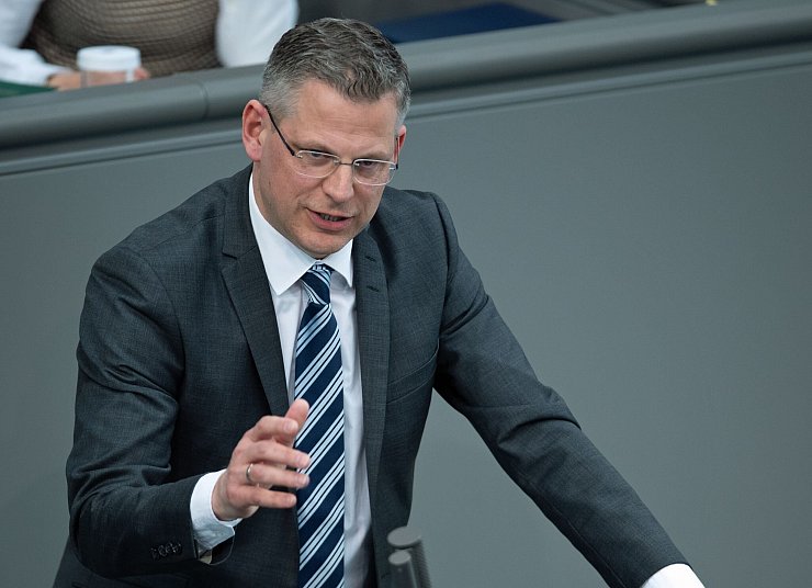 Der Unionspolitiker Christoph de Vries (CDU) findet, die Ampel-Koalition zeige in Fragen von Migration und innerer Sicherheit nicht genügend Entschlossenheit. (Archivfoto) - © Jonathan Penschek/dpa