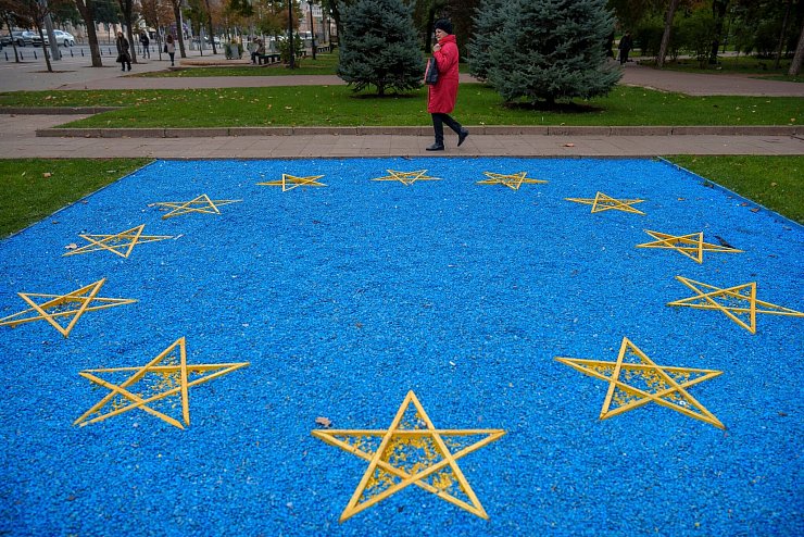 Das denkbare knappe Ja im EU-Referendum belegt, wie gespalten Moldau ist. - © Vadim Ghirda/AP