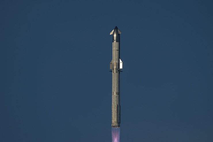 Erstmals gelang es bei diesem Test auch, das Aussetzen von Satelliten zu simulieren. - © Eric Gay/AP/dpa