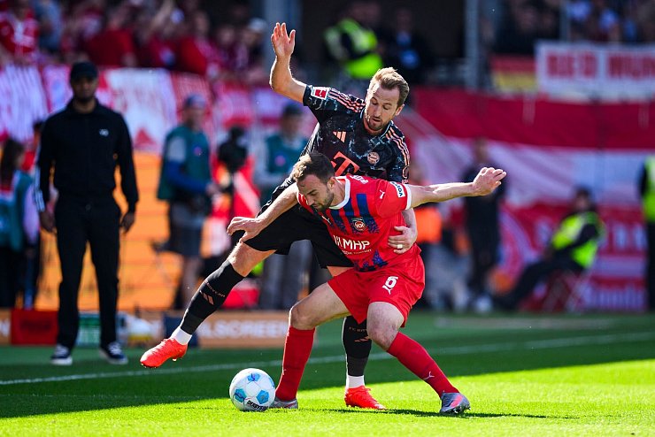 Hatten Heidenheim fest im Griff: Die Bayern um Torjäger Harry Kane (oben). - © Tom Weller/dpa