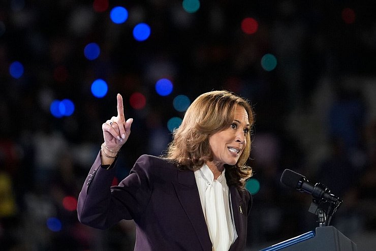 Harris kämpft in Texas um Stimmen - © Susan Walsh/AP/dpa