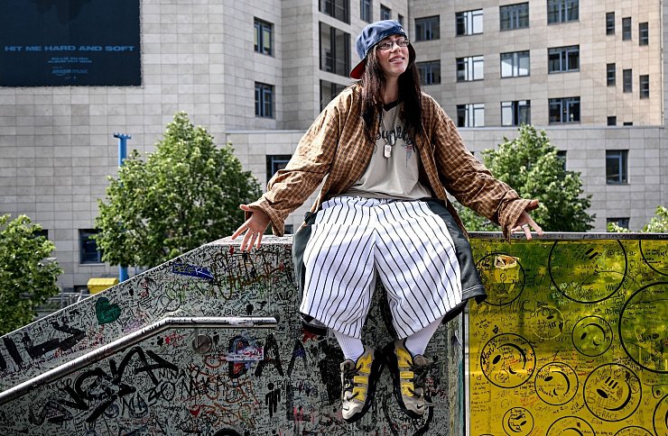 Auch Billie Eilish trägt gern weiße Socken. (Archivbild) - © Britta Pedersen/dpa