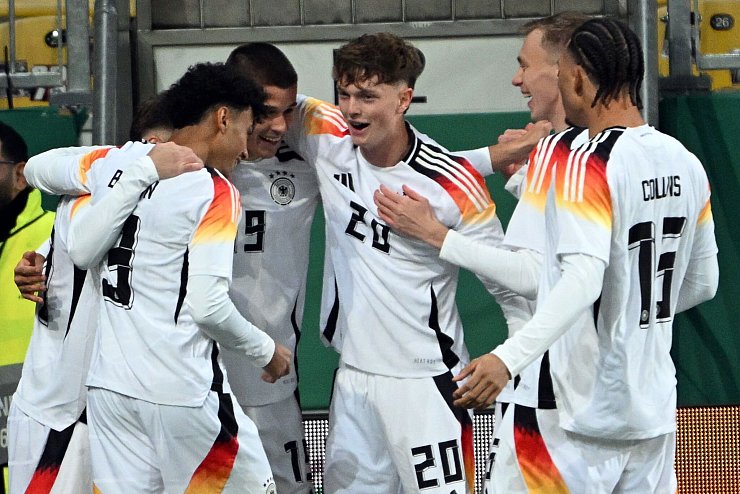Die deutsche U21 will auch im letzten Länderspiel des Jahres jubeln. - © Federico Gambarini/dpa