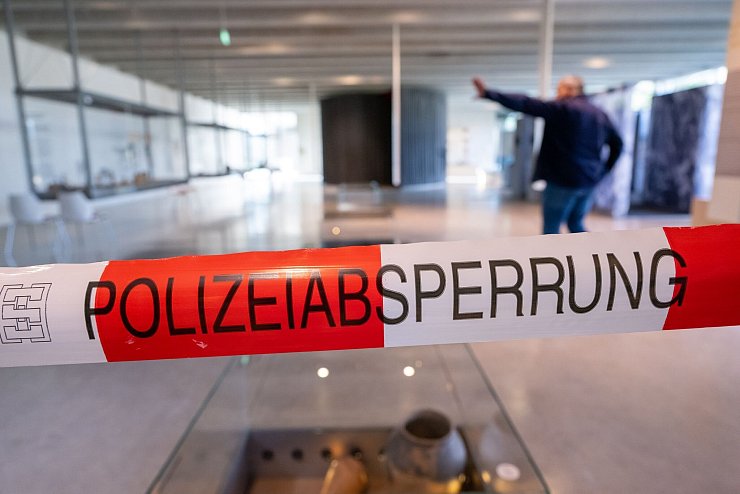 Für die Spurensicherung der Polizei wurde das Museum nach dem Einbruch geschlossen. (Archivbild) - © Peter Kneffel/dpa
