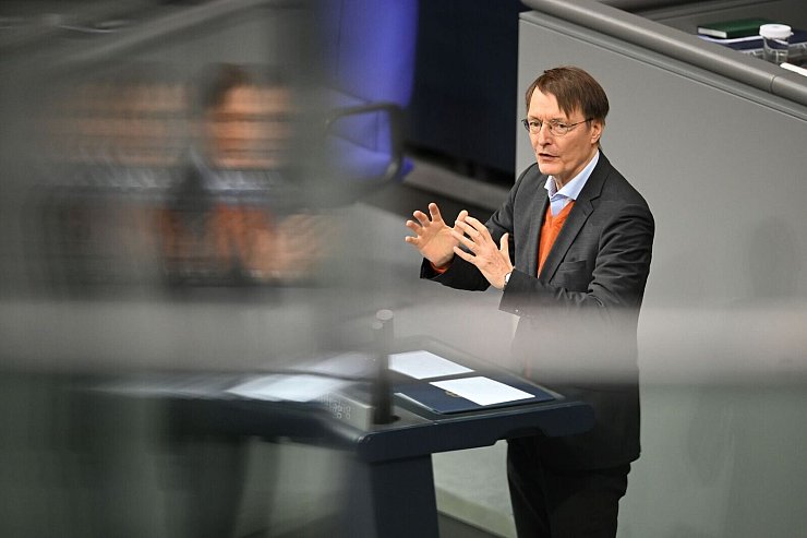 Federführend war beim Gesetz zum Umgang mit Konsumcannabis Bundesgesundheitsminister Karl Lauterbach (SPD). - © Anna Ross/dpa