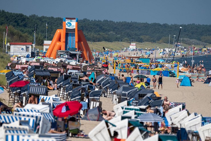 Erholung am Strand - © Stefan Sauer/dpa