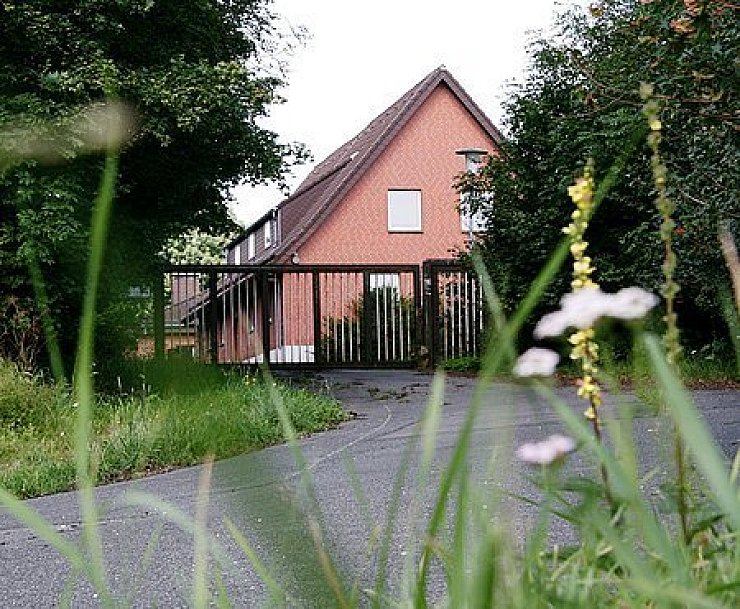 Einsam und verlassen: Zurzeit stehen die Häuser auf dem ehemaligen Bundeswehrgelände oberhalb von Kempen leer. Das könnte sich jedoch bald ändern. Foto: Beckmann