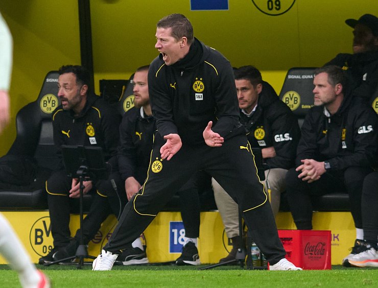 BVB-Interimscoach Tullberg coachte leidenschaftlich. - © Bernd Thissen/dpa
