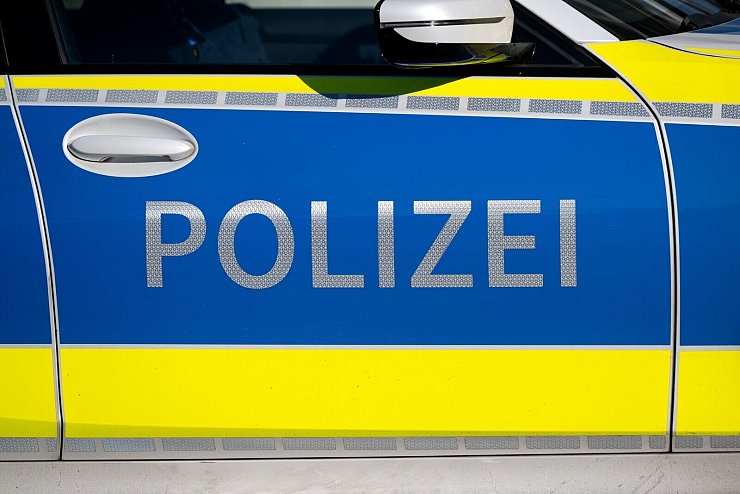 Ein 81-Jähriger und der mutmaßliche Täter wurden ins Krankenhaus gebracht. (Symbolbild) - © Sven Hoppe/dpa