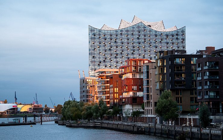 Hamburg kommt in einer Umfrage der Freien Universität im «Tagesspiegel» über die gegenseitige Sympathie der Bundesländer auf den ersten Platz (Archivbild). - © Daniel Bockwoldt/dpa