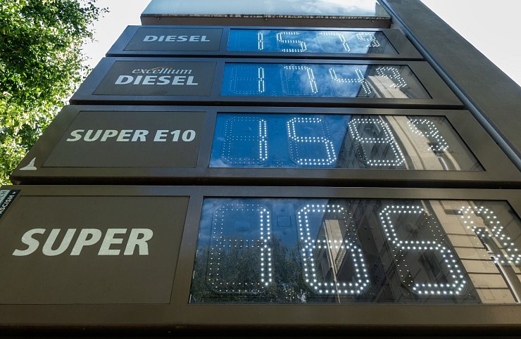 Tanken und Heizen waren im Juni günstiger als vor einem Jahr. - © Soeren Stache/dpa