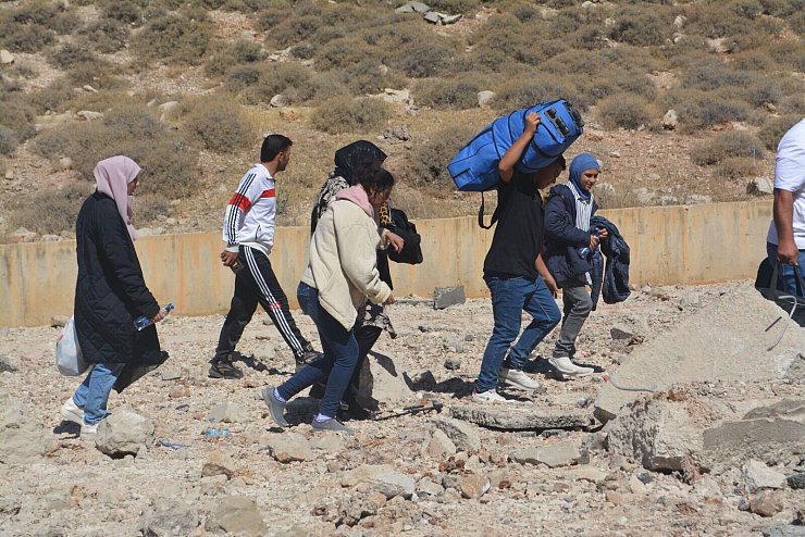 Zehntausende flüchten aus dem Libanon nach Syrien. - © Taher Abu Hamdan/XinHua/dpa
