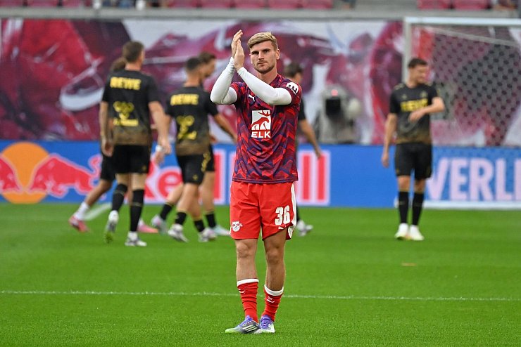 Timo Werner (RB Leipzig) ist erstmals wieder im RB-Kader gewesen und wurde von den Fans mit Sprechchören gefeiert. - © Jennifer Brückner/dpa