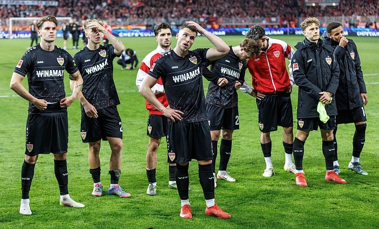 Vier Tore geschossen und trotzdem nur einen Punkt geholt: Die Stuttgarter in Berlin. - © Andreas Gora/dpa