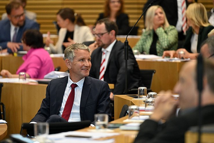Die AfD von Landeschef Björn Höcke argumentiert, sie habe als stärkste Fraktion ein Recht auf den Landtagspräsidenten. - © Martin Schutt/dpa