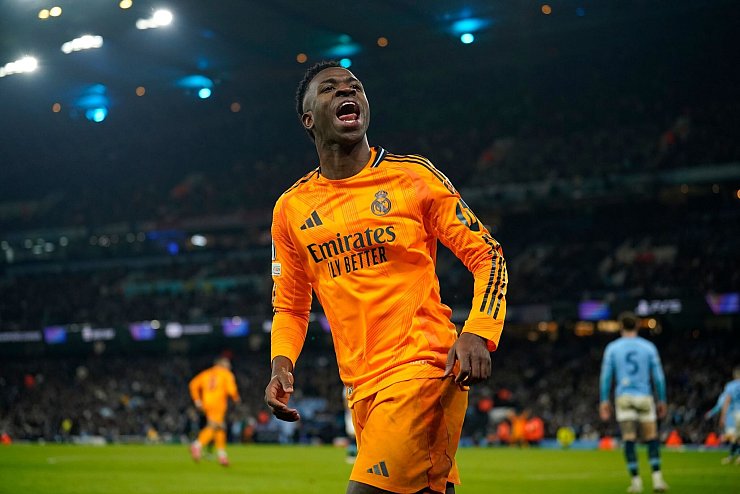 Vinicius Junior sorgte mit seiner Vorlage zum Real-Sieg. - © Dave Thompson/AP/dpa