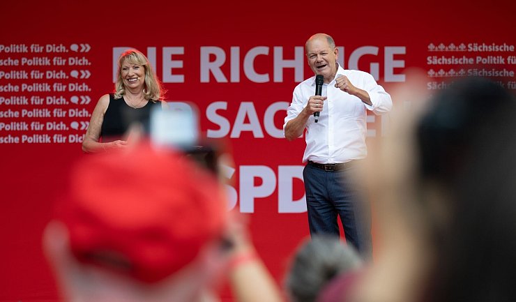 Kanzler Olaf Scholz und seine SPD müssen in Sachsen um den Einzug in den Landtag bangen - © Hendrik Schmidt/dpa