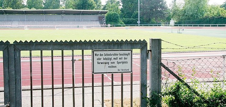Umbenannt: Das Stadion am Werreanger trägt künftig den Namen von Carl-Heinz Reiche, der im vergangenen Jahr gestorben ist. Foto: Becker