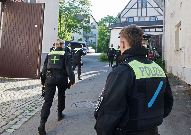In mehreren Bundesländern wurden Gebäude durchsucht. - © Bodo Schackow/dpa