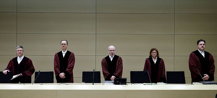 Der 3. Strafsenat am BGH prüft den komplexen Fall. - © Ronald Wittek/epa/Pool/dpa