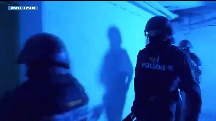 In Italien und Deutschland gab es mehrere Festnahmen. - © Polizia di Stato/dpa