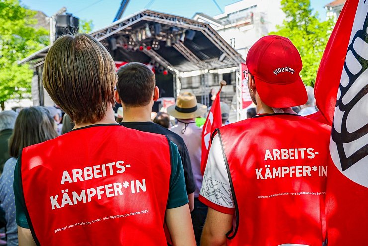 Der DGB hatte in ganz Nordrhein-Westfalen zu rund 70 Veranstaltungen zum 1. Mai aufgerufen. - © Christoph Reichwein/dpa