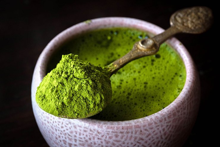 Der Matcha-Trend wird vor allem in sozialen Medien befeuert. (Symbolbild) - © Sina Schuldt/dpa