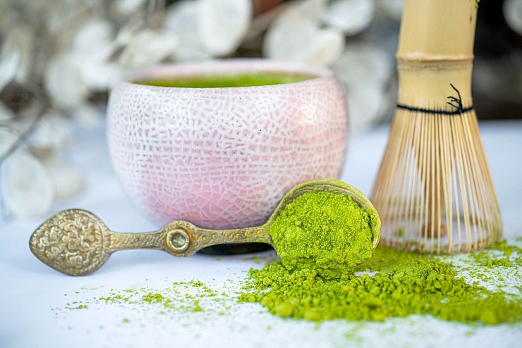 Die Importmenge von Matcha nach Deutschland ist deutlich gestiegen. (Symbolbild) - © Sina Schuldt/dpa